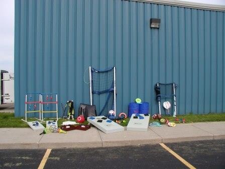 Games like Volleyball, badminton, cornhole and many other yard games available.